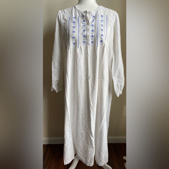 L.L. Bean Other - 100% Cotton LL Bean Pleated Prairie Long Lightweight Nightgown